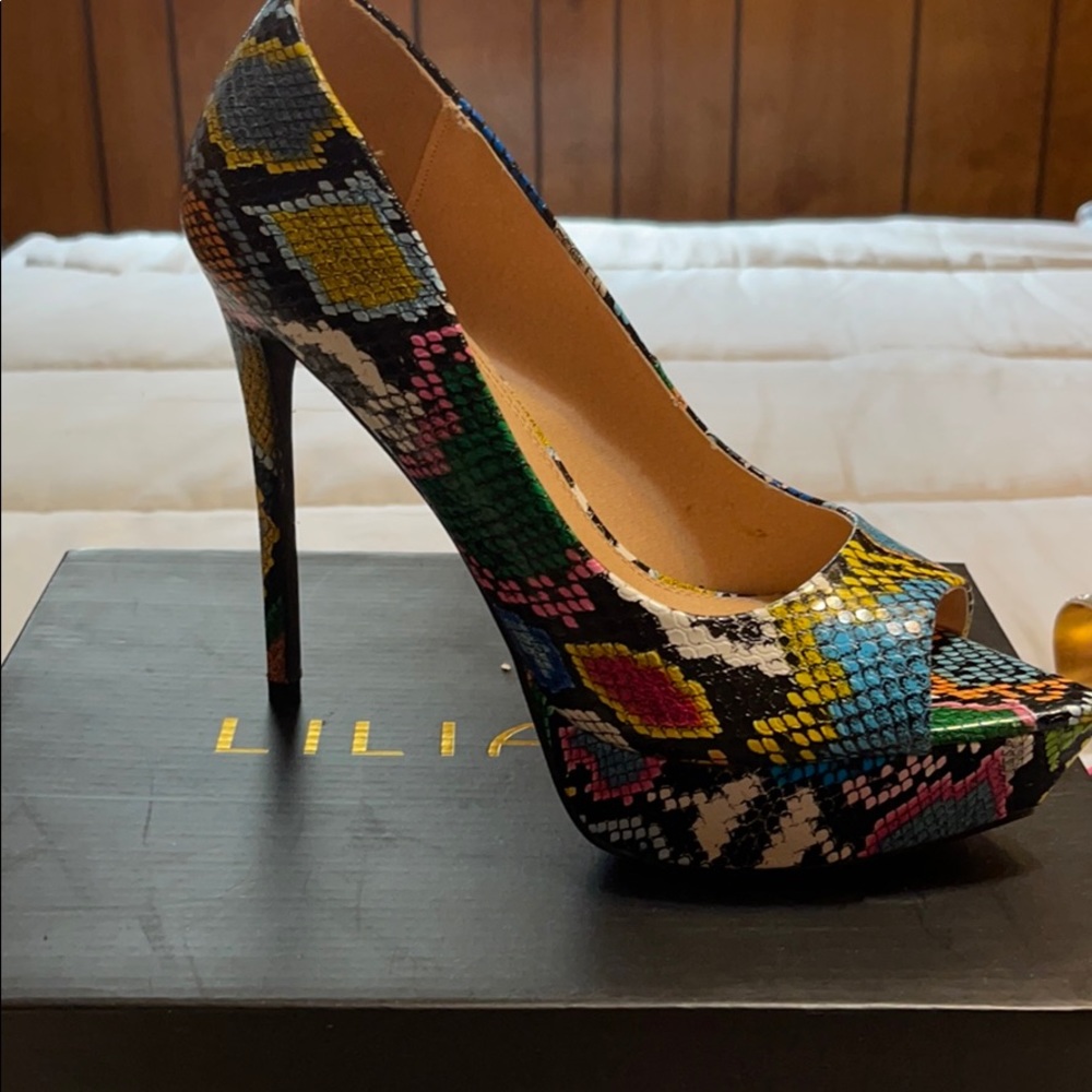 Shoe